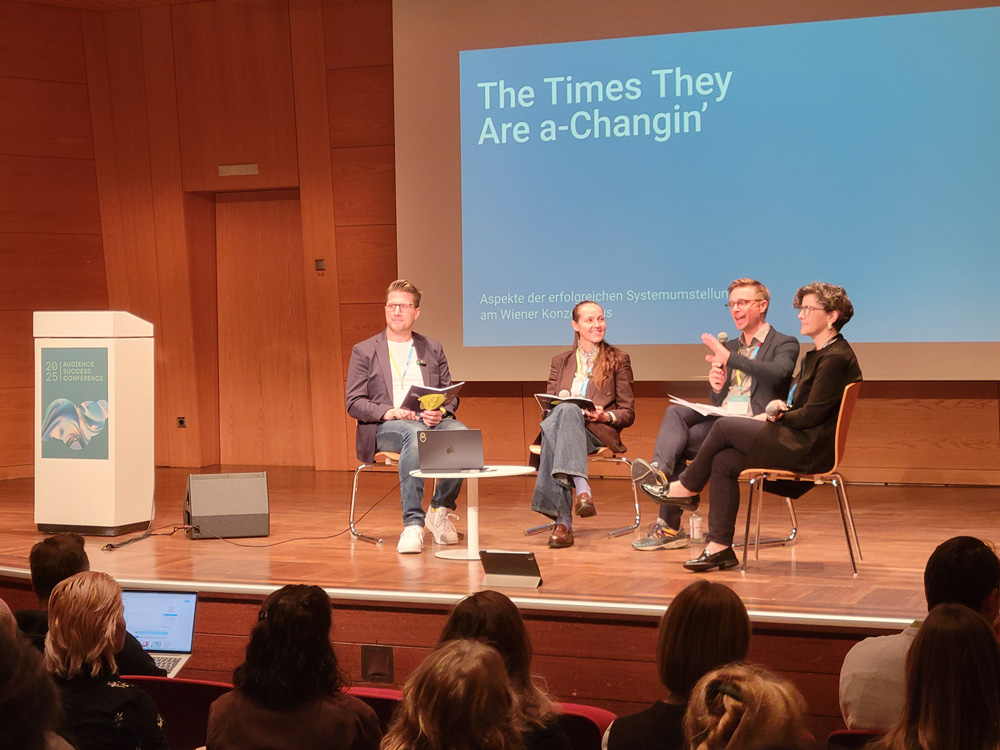 Michael Reimann (starmate solutions GmbH), Anna Bernard, David Punz (beide Wiener Konzerthaus) und Magdalena Menheere (Tixly) reflektieren die Aspekte einer erfolgreichen Systemumstellung am Wiener Konzerthaus auf der Audience Success Conference 2025.